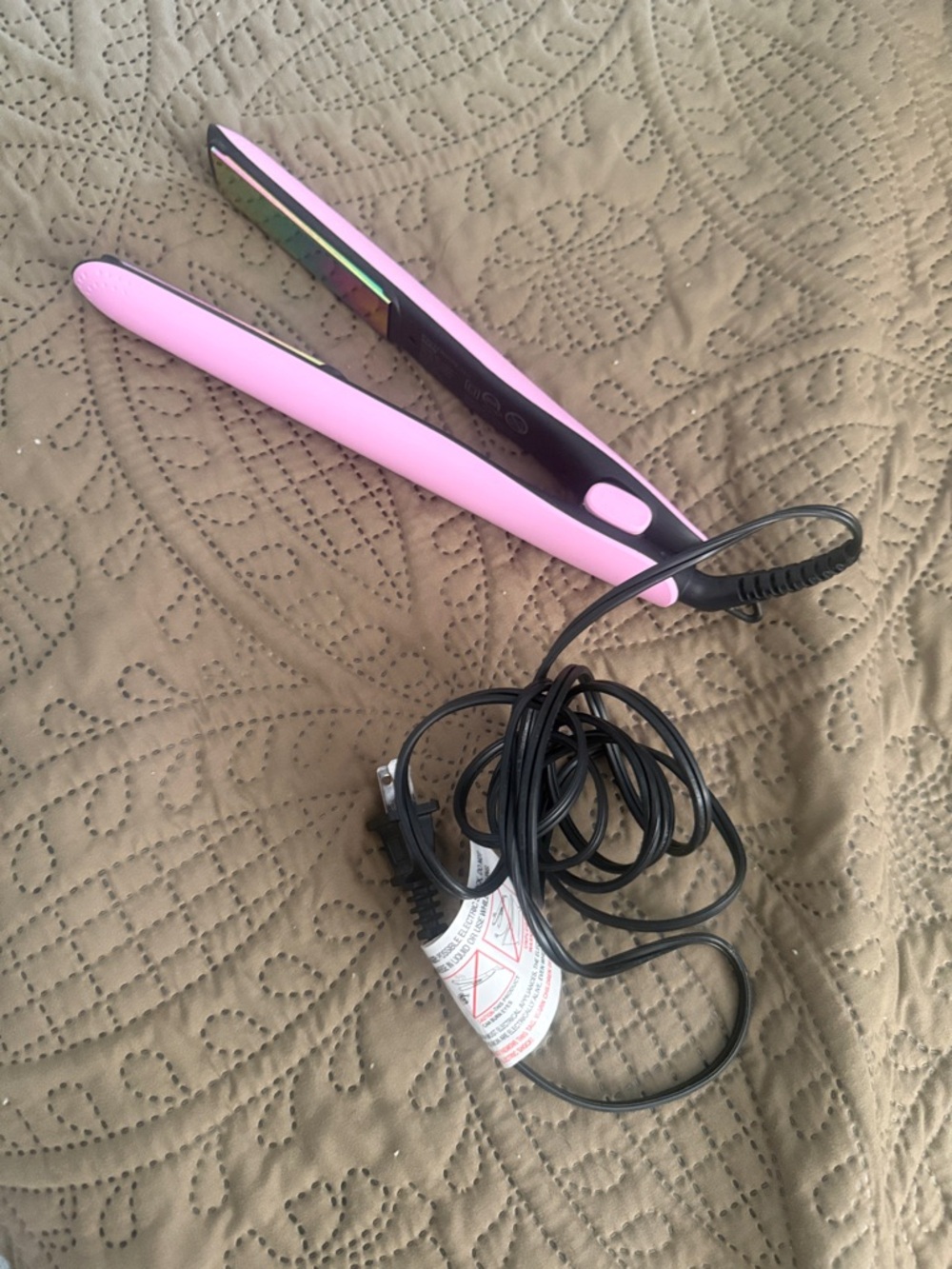 SOLIA Sleek Pink Ceramic Hair Straightener - Lightweight Styling Iron